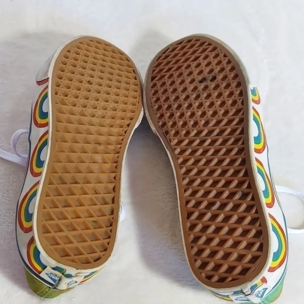 Vans  Red Green‎ Yellow Tie-Dye Rainbow Motif Decorates around the rim Sneakers